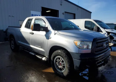 2010 Toyota Tundra Double Cab Sr5 z USA, uszkodzony, nr VIN 5TFRM5F10AX003238